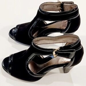 SOFFT RASQUÉRA SEXY BLACK LEATHER ANKLE STRAP SANDALS SIZE 8